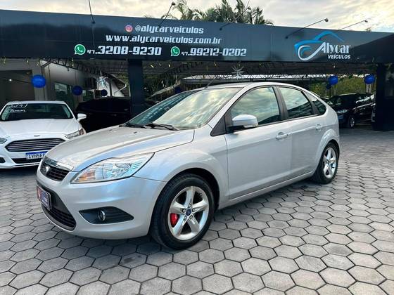 FORD FOCUS 1.6 GL 16V FLEX 4P MANUAL FORD FOCUS 1.6 GL 16V FLEX 4P MANUAL